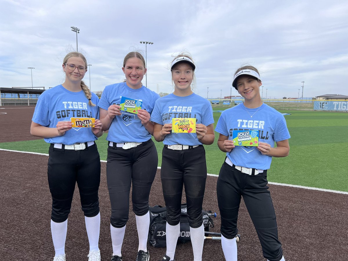 Congrats to these 4 “Players of the Night” vs Andover Central!! 🎉 Kylie Hahn - Defensive PON (v) Emilee George - Offensive PON (v) Baylee Hill - Defensive PON (jv) Claire Mowry - Offensive PON (jv) We see you working! 👀👏 #esotr