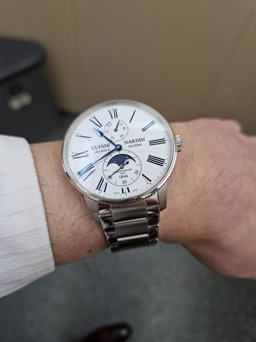 久しぶりにステンベルトに変更。
まったく違う雰囲気になる。

#腕時計魂 #腕時計のある人生 
#ウォッチ情熱応援団 #腕時計好きな人と繋がりたい #ulyssenardin