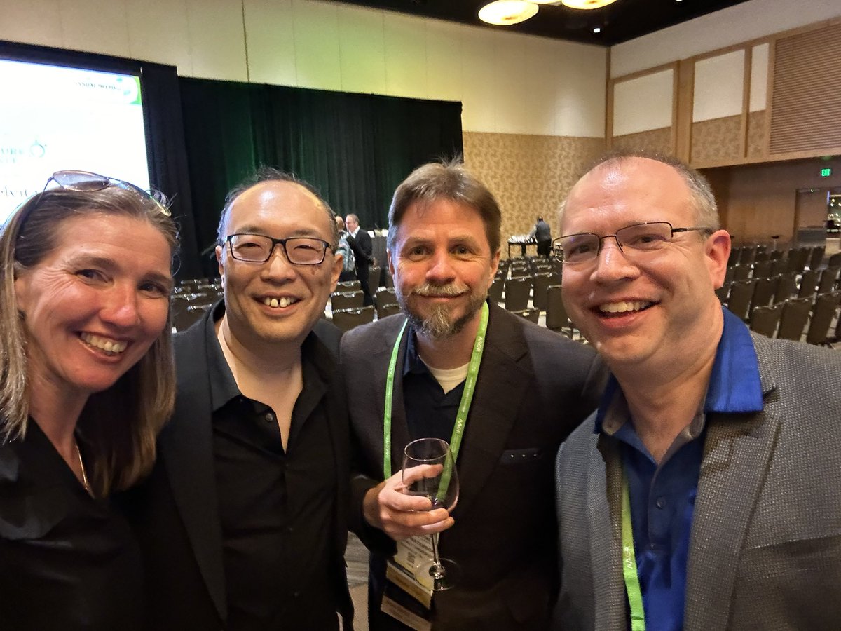 I continue my exceptional selfie photos! @DanNomura @agwaterson @KRHornberger #aacr24