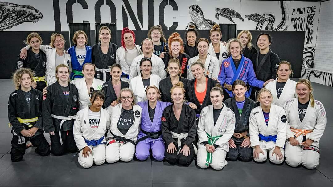 Us girls with Ffion Davis last night 

#ffiondavis #bjj