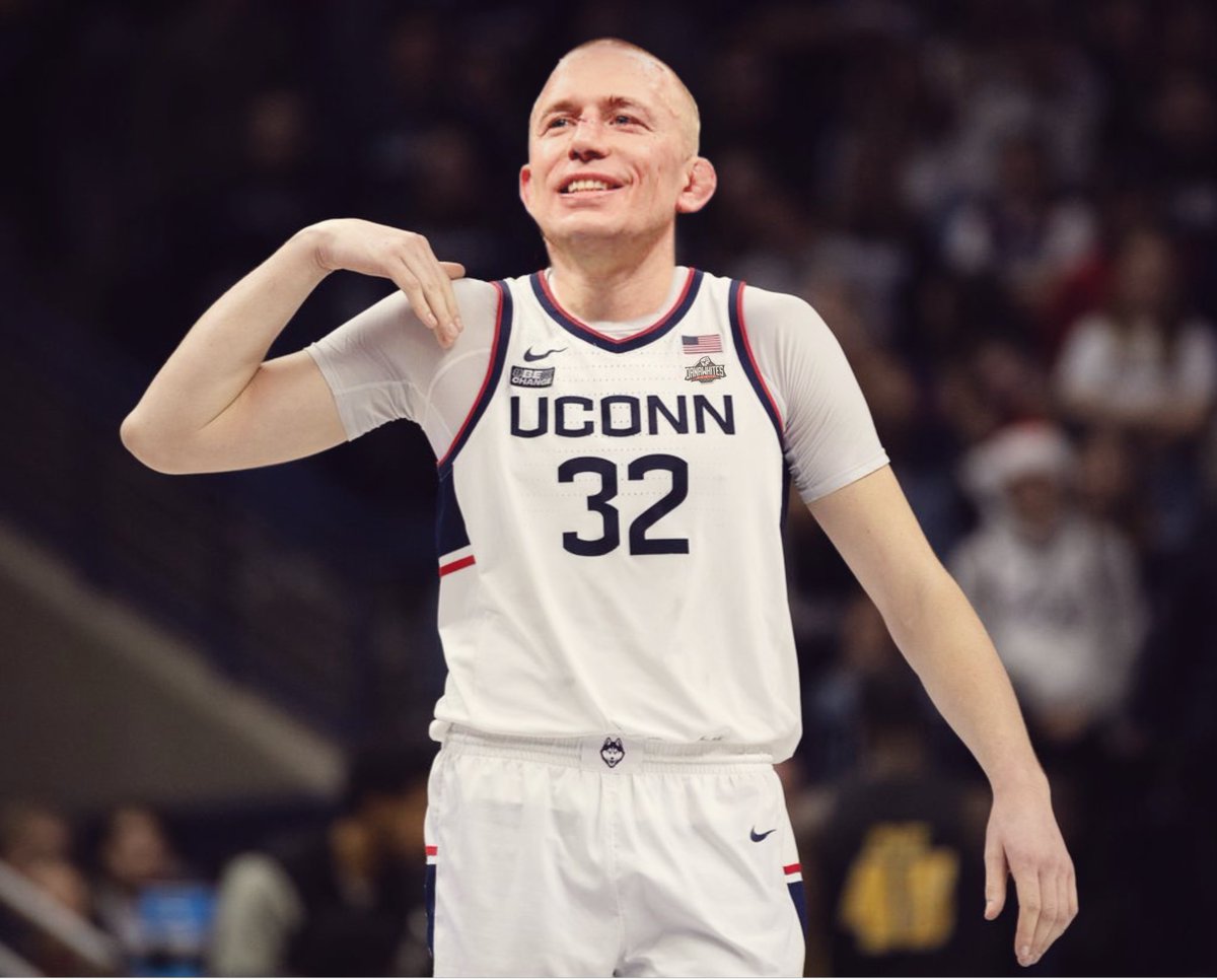 This Dan Hurley led UCONN team is like GSP in his prime. 🥇🏀 #NCAAChampionship #PURvsUCONN #MarchMadness