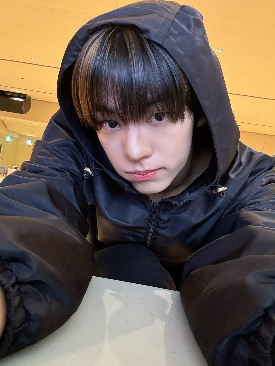 240409 위버스 포스트 #도훈🐶💙

오랜만에 셀카📸