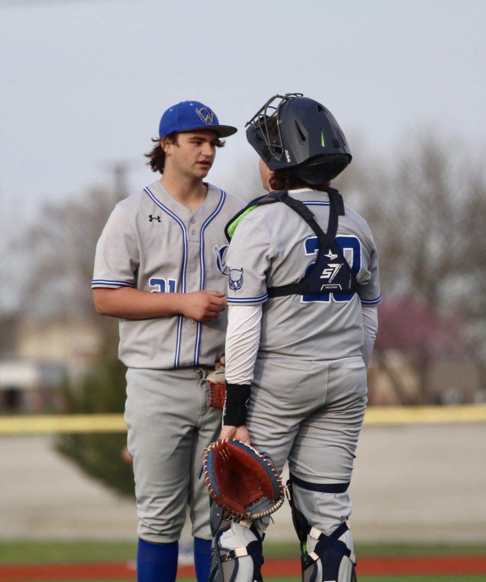 KevinMcCalmon1's tweet photo. @OlatheWestBSB Owls JV won both games this evening against Shawnee Mission South.  JV now 7-2 on the season. https://t.co/aqrVhTyc7Y