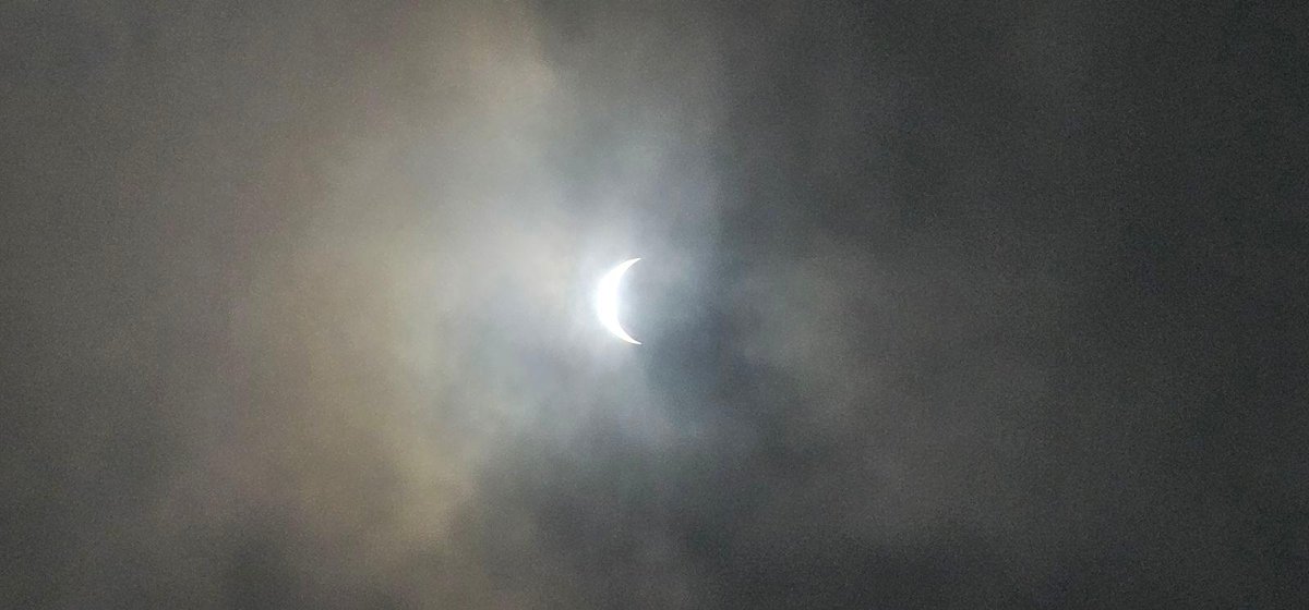 Ms_Cravens's tweet photo. Shout out to @HassanSciLab for coordinating a WONDERFUL event as well as a big THANK YOU to Buc-ee's &amp; the Houston Children's Museum for donating our FUN glasses 😎 Everytime the clouds moved out of the way, the students screamed CHEERS! Solar Eclipse 2024 looked like WOW! 👁👁 https://t.co/Px931V3PG7