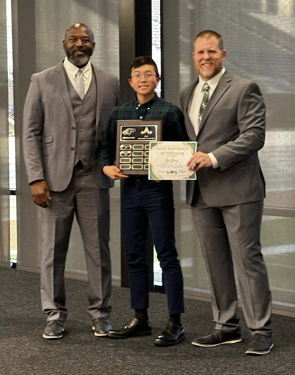 One of our 2 Male Newcomers of the Year. Ian Yang had a great first season qualifying for regionals while running track!