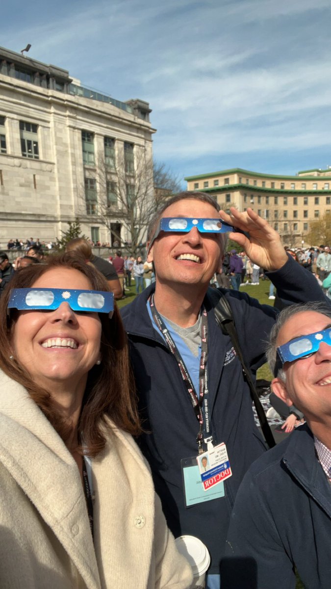 Thought provoking & inspiring @HarvardMacy session with @mpusic and great fun to see the eclipse together with @JLDBoston!