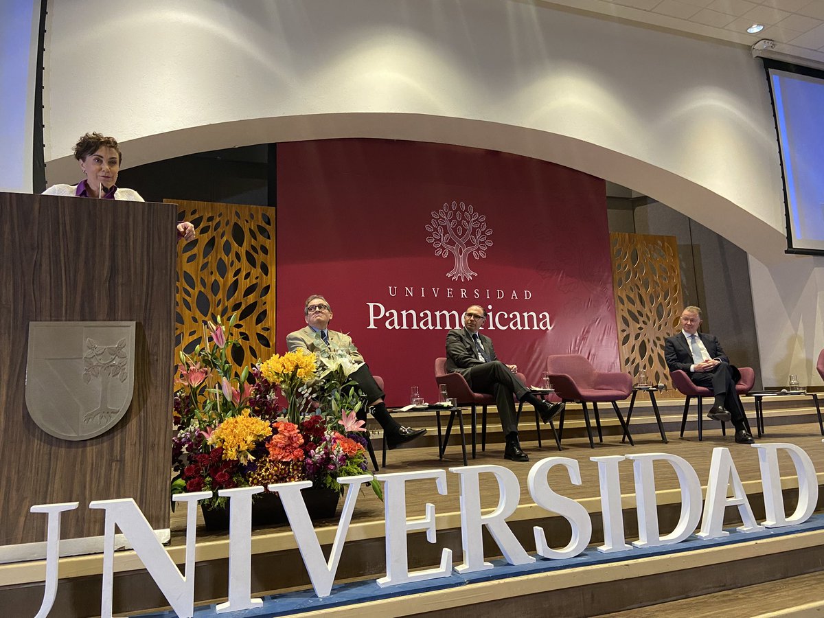monc89's tweet photo. Soy afortunada de vivir momentos históricos de @UPMexico. Hoy se presentó la reedición del libro #ObrajedeMixcoac SVIII con grandes personajes que han hilado el pasado, presente y futuro de la universidad. ¡Todos #alumniUP! Sin duda fue un evento muy inspirador. https://t.co/WNJxPxZo4E