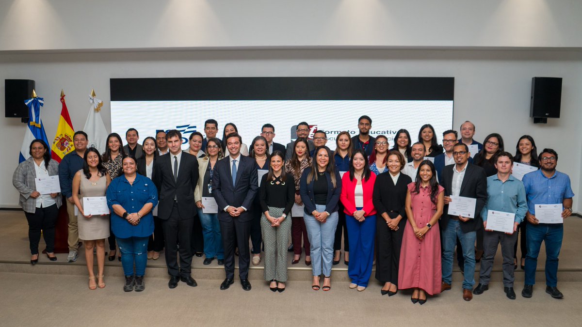 AgenciaEsco's tweet image. ¡Felicidades becarios! 👏🏼🇸🇻