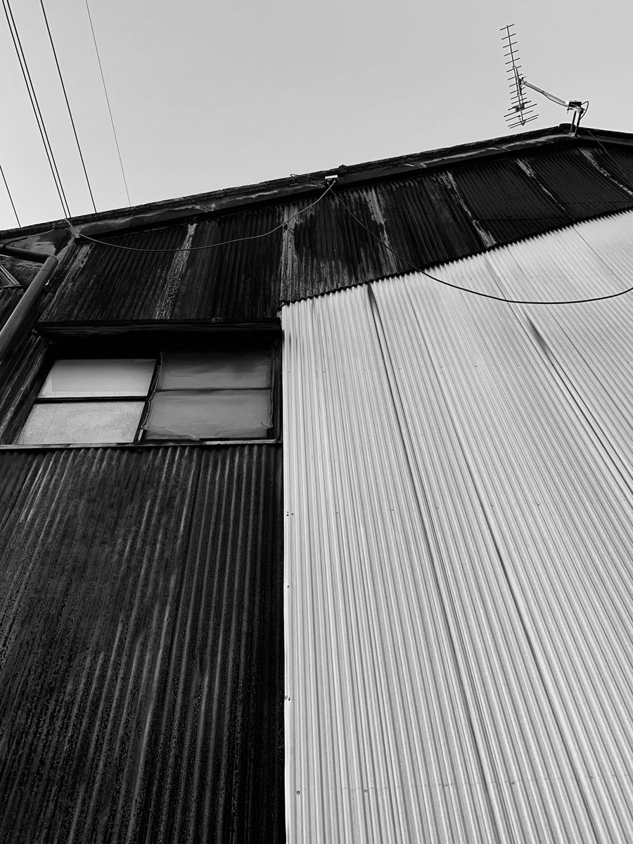 Old house.

#oldhouse
#rust
#window
#錆
#窓
#トタン
#トマソン
#monochromephotograph
#blackandgrayphoto