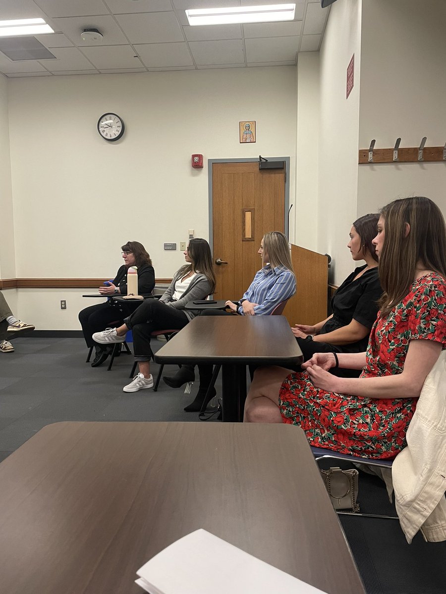 Absolutely invaluable women in sports media panel in my BC class tonight. So much good insight from @bridgetteproulx, @ByAlFrancisco, @mollyburkhardt, @Meghan_Ottolini and a wonderful teammate in @kguregian.