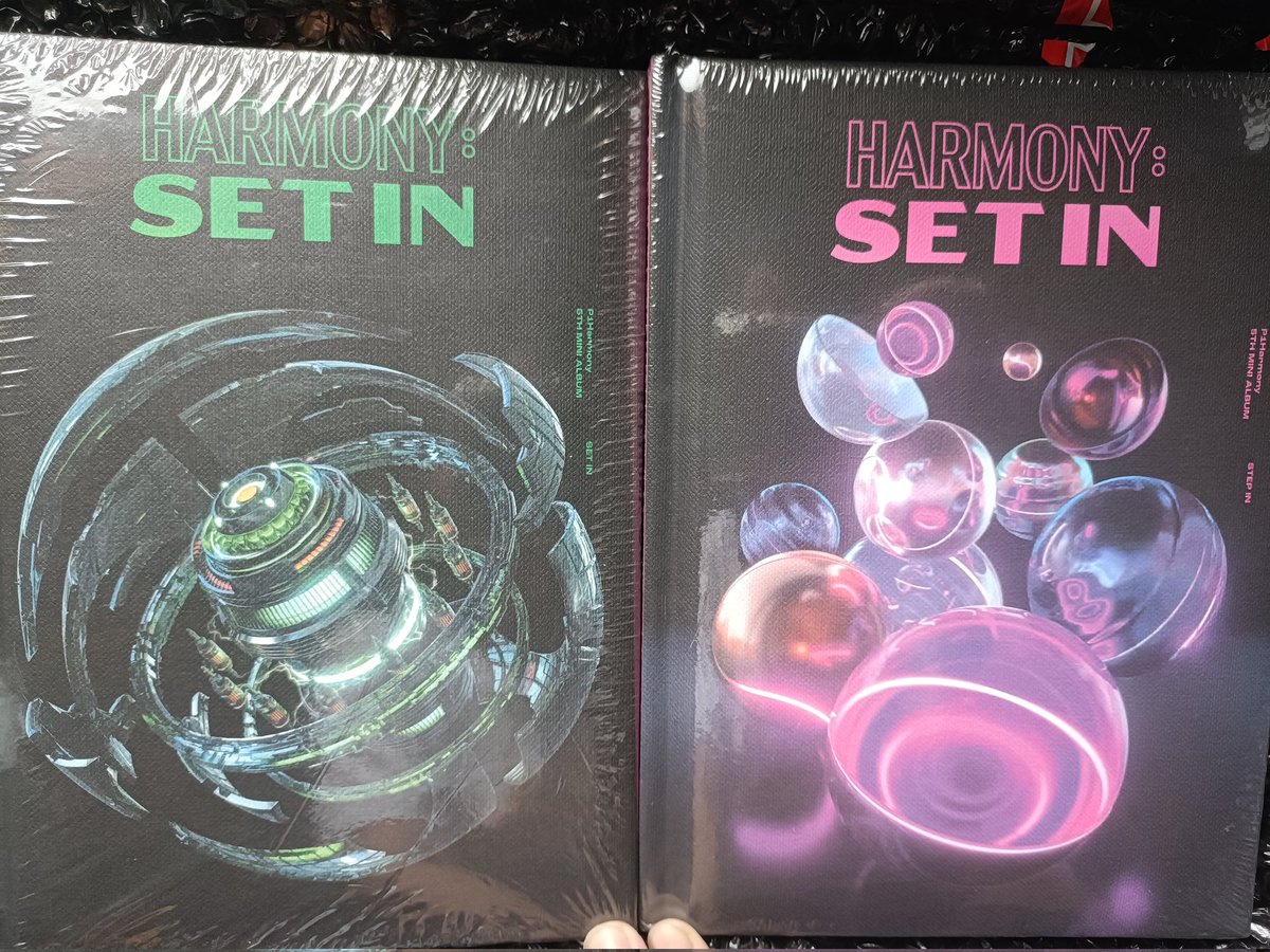 JM_LaMochie's tweet photo. WTS LFB PH

P1Harmony's Harmony Set in Album 
-Set in ver (green)
-Step in ver (pink)

~SEALED! Complete inclusions!
📌 ₱300 each
📌 Buy both album for ₱500.00 https://t.co/6flFkpcS9J