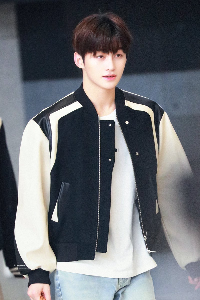 jihoonxpics's tweet photo. runway model ✈️

#JIHOON #한지훈 #TWS #투어스 https://t.co/m8pwANF3yf