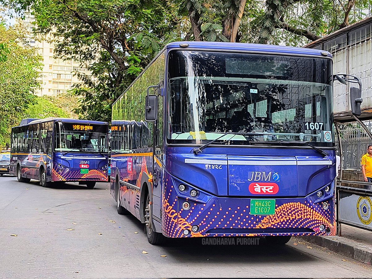 The MTHL Rider 💙 JBM Biz-Life e9 on BEST Chalo Bus route S-145 at World Trade Center before starting their trips back to Belapur via Atal Setu & Ulwe. The route runs on a daily basis, so you can travel for work as well as for a joyride 😉 Book your seat using the @chaloapp.