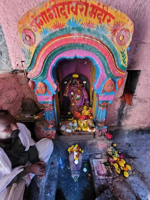 We have temples dedicated to mata Godavari in Maharashtra