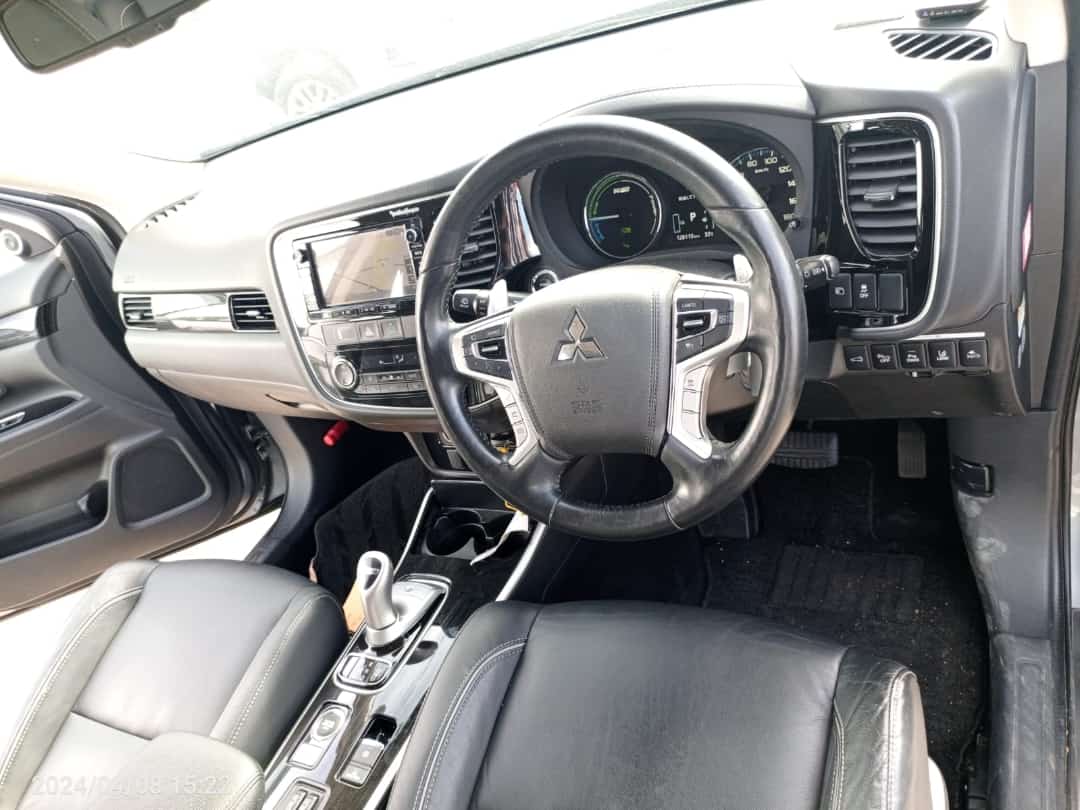 Mitsubishi Outlander Phev 2017 model 🔥 🔥
 leather powered seats
Power boot
360 degrees camera
Parking sensors
Low mileage ✅
Deposit only Ksh. 1.5m balance Lipa pole pole for upto 30months installments
Call/WhatsApp ☎️ 0722511803
#mitsubishi #konastoneautos #mombasa #nairobi