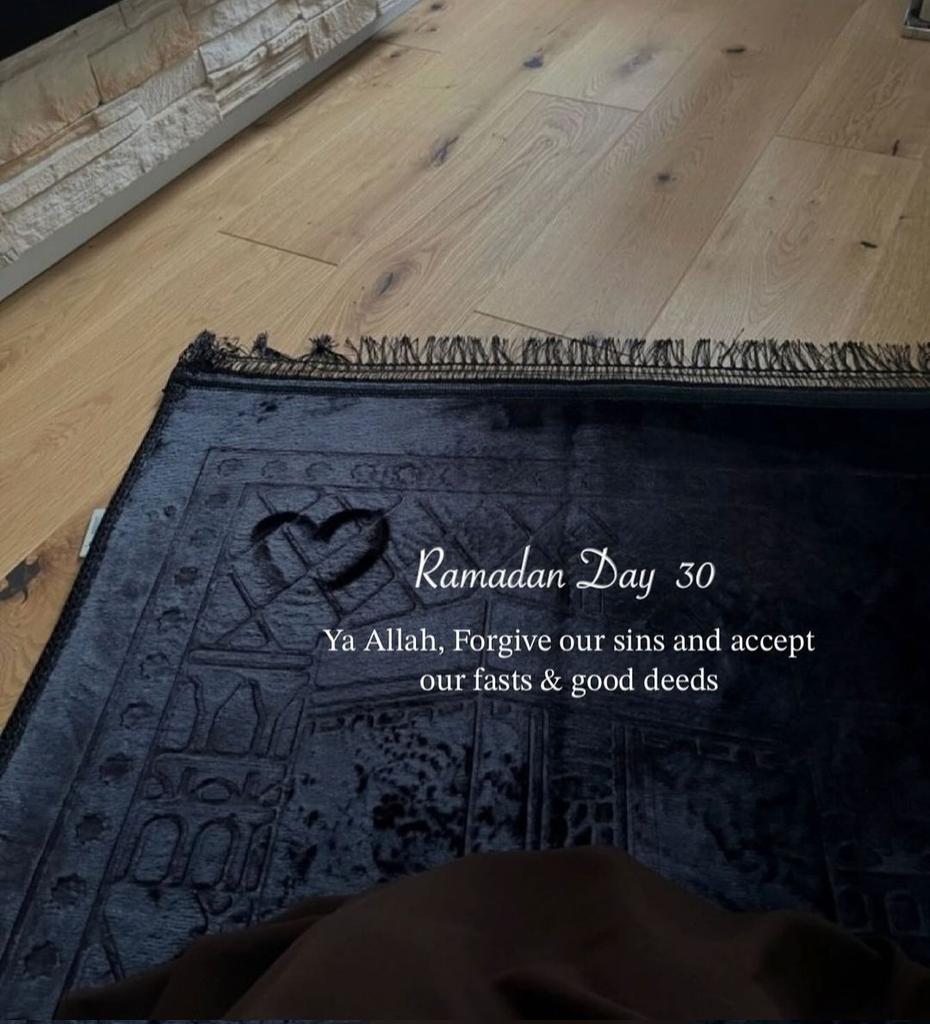 RoShZiMu's tweet photo. #Ramadan_day_30 https://t.co/eEUvNYS38L