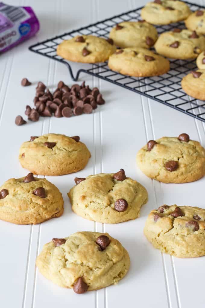 Can't you already smell warm pb cookies coming out of the oven? Peanut Butter Chocolate Chip Cookies ⇣ mindyscookingobsession.com/peanut-butter-… 

#baking #treats #desserts #sweets #cookies #easyrecipes #recipes #pb