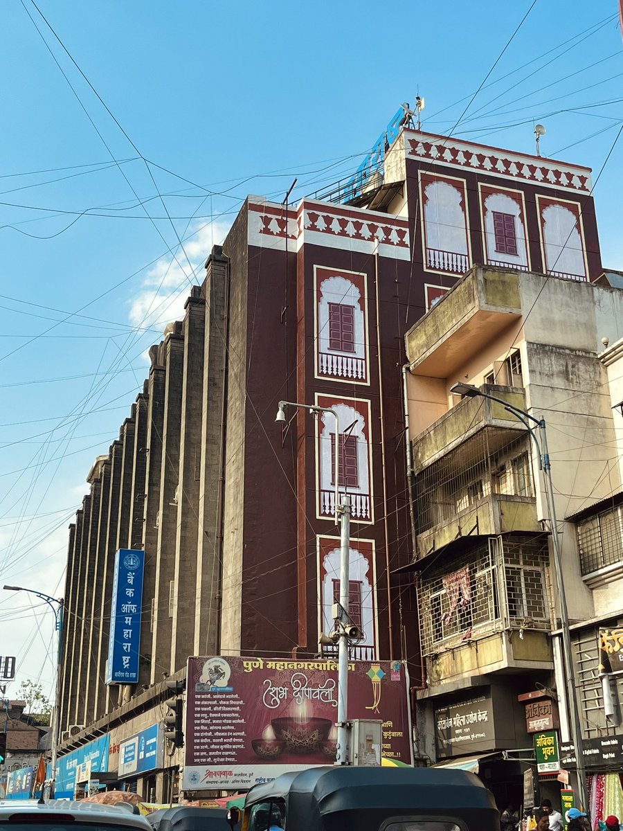 This is a great idea! Just saw this art on the iconic @mahabank building on Bajirao Road. Opposite Chitale’s. Old traditional वाडा windows painted on the building. Looks so much better in person. This should happen at more locations especially in the Peth Areas. 
cc -…