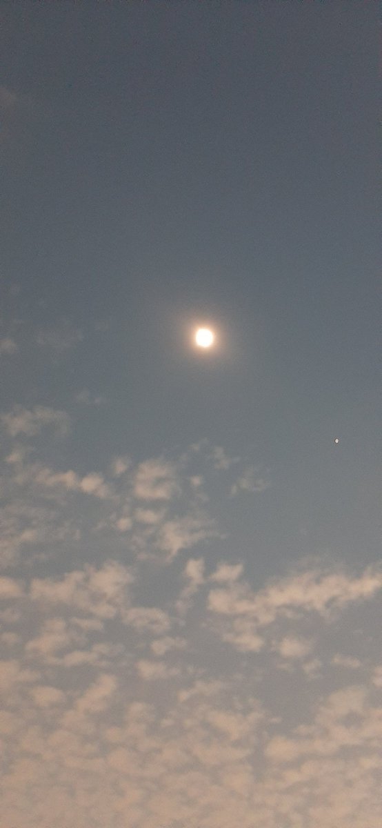 What an amazing experience to see the solar eclipse today <a href="/rockenbaughES/">Rockenbaugh ES</a> ☀️🌚🌍 #imaginedragons #SolarEclipse2024