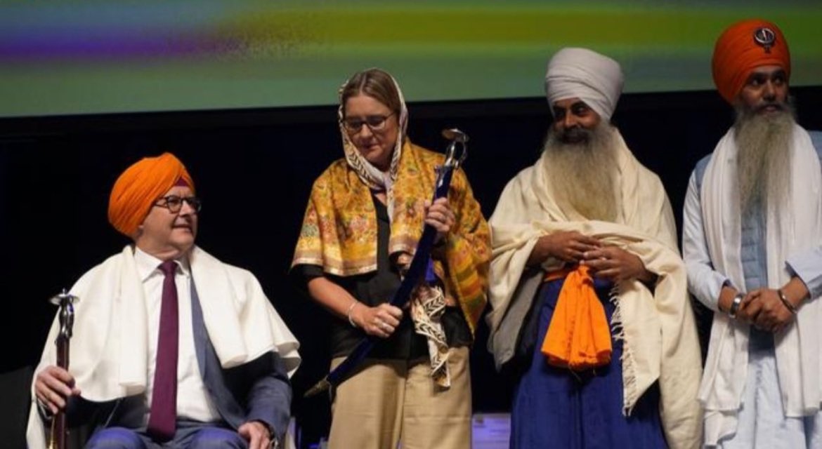 Simon Cotter (@simoncotter62) on Twitter photo Albo! Auditioning for the indian interpretation of  Lord of the Rings. This role is for gavinda singh (gandalf) the grey wizard of IGA and 7/11 stores where he can keep Sarouman (coles and woolworths) down nd stay down. His wizard staff is hard on Albo! Auditioning for the indian interpretation of  Lord of the Rings. This role is for gavinda singh (gandalf) the grey wizard of IGA and 7/11 stores where he can keep Sarouman (coles and woolworths) down nd stay down. His wizard staff is hard on