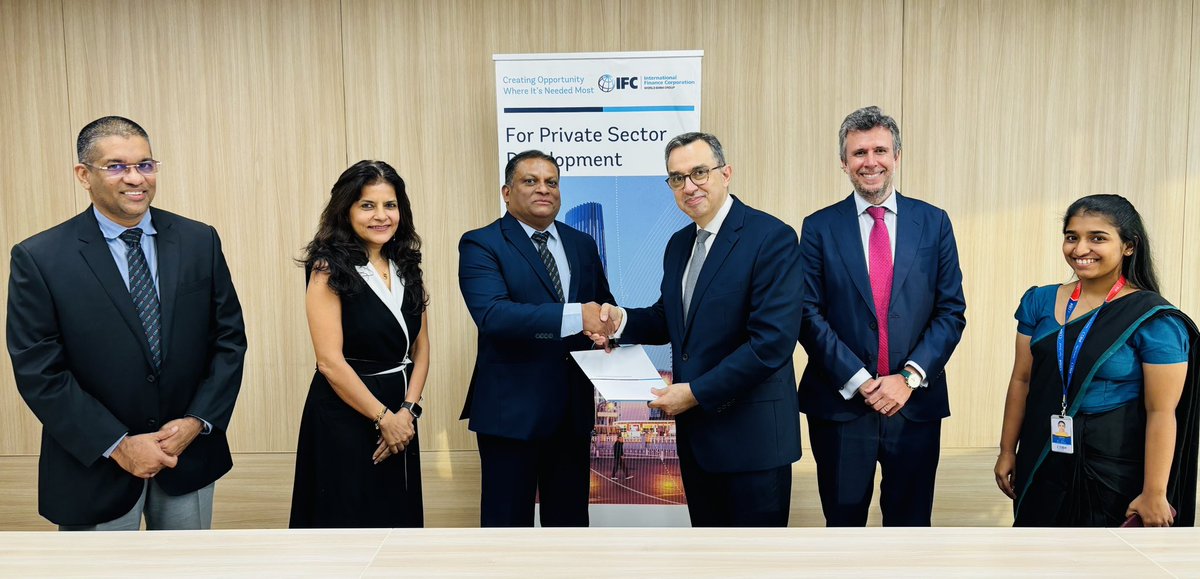 📢Here's the latest on @IFC_org's work in #SriLanka! ♻️ IFC partners with @CDBSriLanka to support the Bank ♻️ Expand climate finance product offerings ♻️ Improve environmental & social management systems Read more: wrld.bg/rAfR50RaiIR