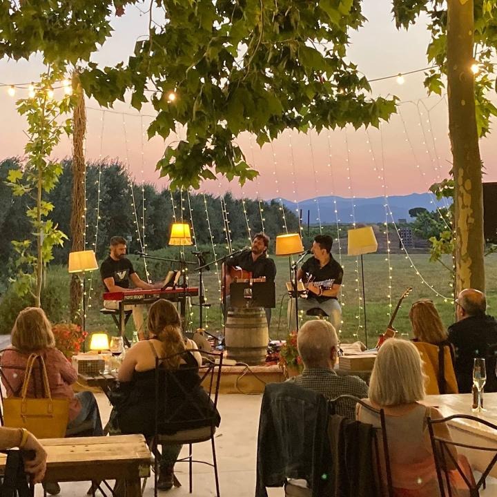 3 9 3 Tres Vins, Nou Cançons, Tres Moments

Amb l'arribada de la primavera, els concerts a la fresca, son un aire refrescant per als mediterranis. 

Contractació oberta: <a href="/peplageneral/">PepGarcia</a> 

<a href="/JordiCampoy/">Jordi Campoy</a> <a href="/marcquintilla/">Marc Quintilla</a>