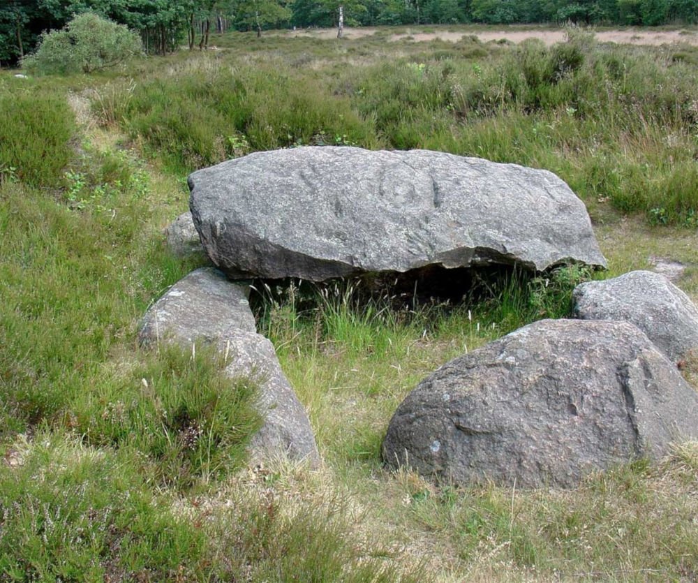 Dolmen D39
Dolmen D39 is located together with dolmens D38 and D40 in a clearing in the Valtherbos just north of Emmen in the Dutch province of...

#Paganism #EuropeanPaganism #PaganismeEuropéen

Read more at paganplaces.com/places/dolmen-…