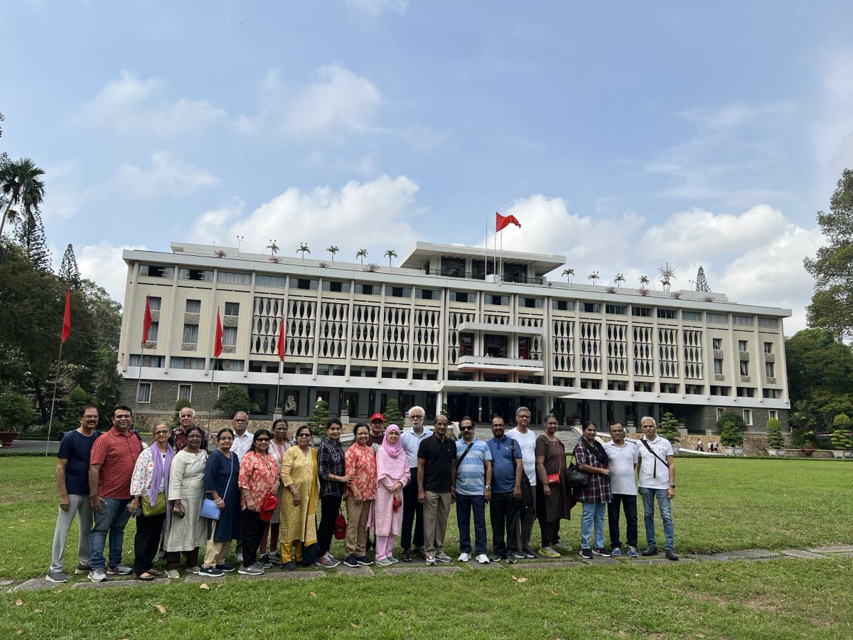halong_vietnam_'s tweet image. Saigon Style! Our awesome customers struck a pose at the iconic Independence Palace in Ho Chi Minh City!
#travelauthenticasia #southeastasia #southeastasiatrip #beautifuldestinations
#Vietnam #HoChiMinhCity #IndependencePalace #TravelGram #CustomerLove