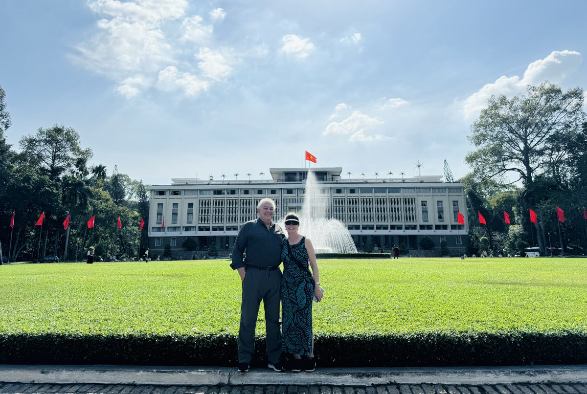 halong_vietnam_'s tweet image. Saigon Style! Our awesome customers struck a pose at the iconic Independence Palace in Ho Chi Minh City!
#travelauthenticasia #southeastasia #southeastasiatrip #beautifuldestinations
#Vietnam #HoChiMinhCity #IndependencePalace #TravelGram #CustomerLove