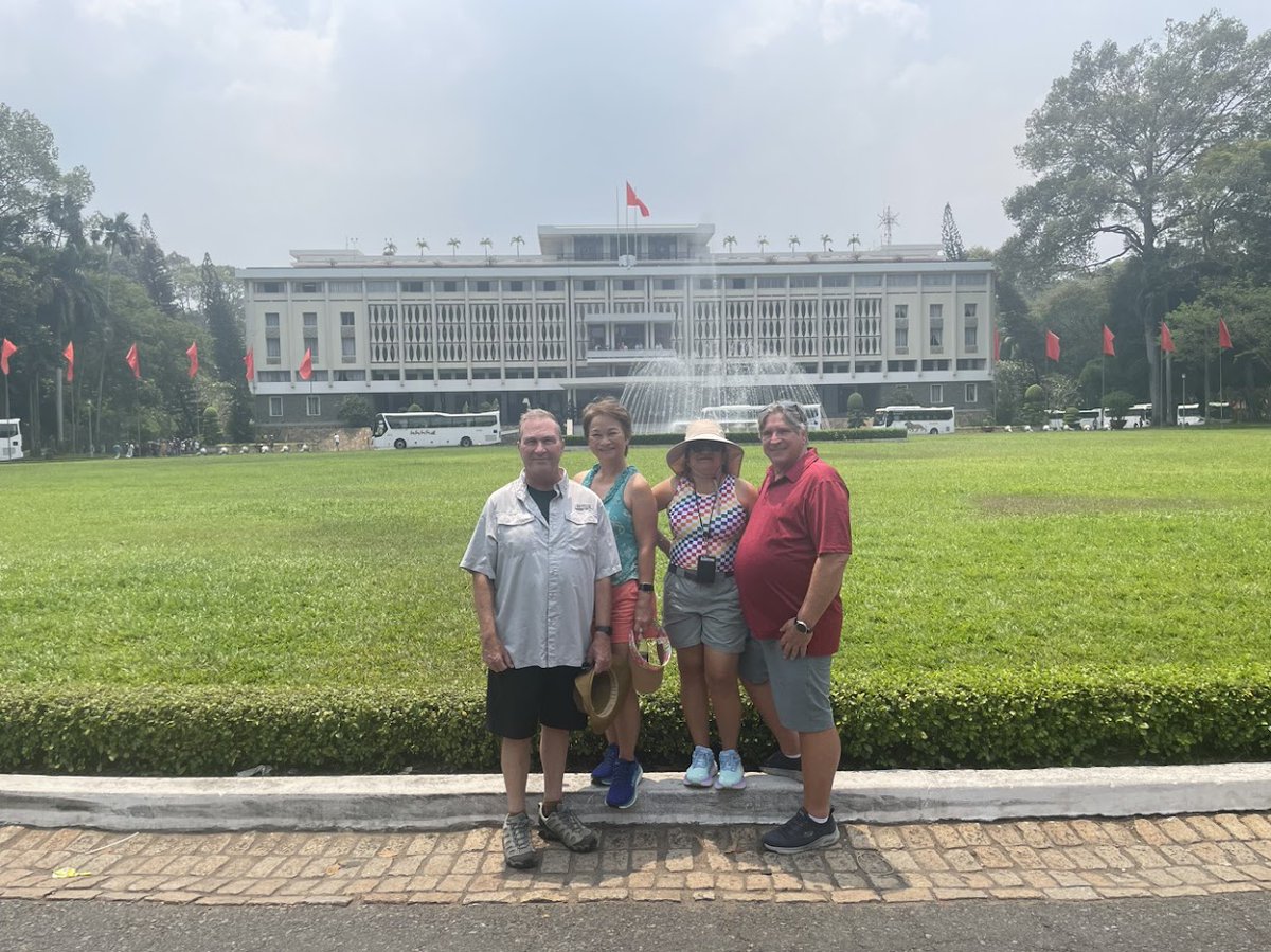 halong_vietnam_'s tweet image. Saigon Style! Our awesome customers struck a pose at the iconic Independence Palace in Ho Chi Minh City!
#travelauthenticasia #southeastasia #southeastasiatrip #beautifuldestinations
#Vietnam #HoChiMinhCity #IndependencePalace #TravelGram #CustomerLove