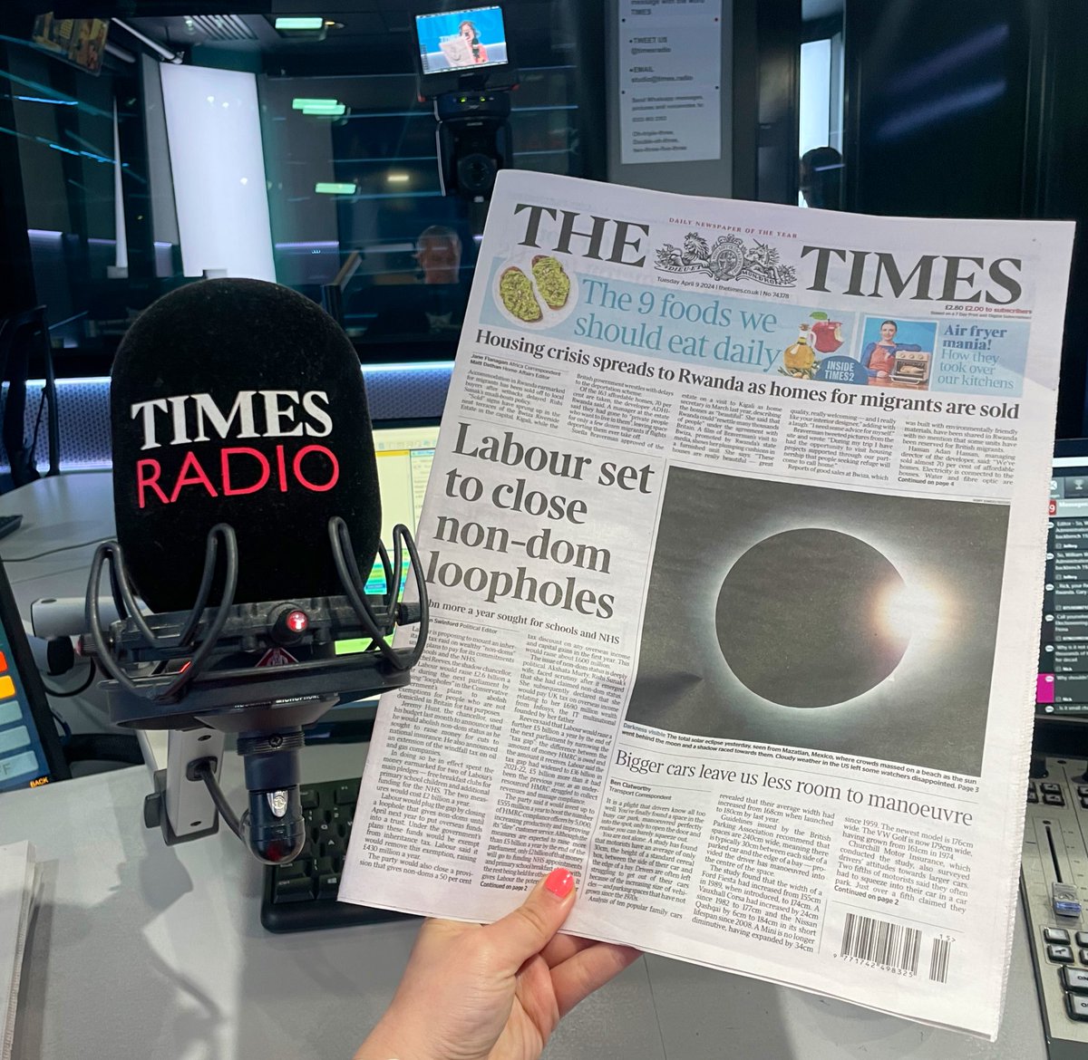 Morning! Join me now @timesradio: 🗳️ Labour’s plans to pay for NHS @vickiiinnes & @realVickyPryce 🍓 The forever chemicals on our fruit and veg @josiecoh 🇺🇸 David Cameron meets Donald Trump 🇮🇪 Ireland’s new Taoiseach @wilso_jam 📰 @BeccaHutson reviews