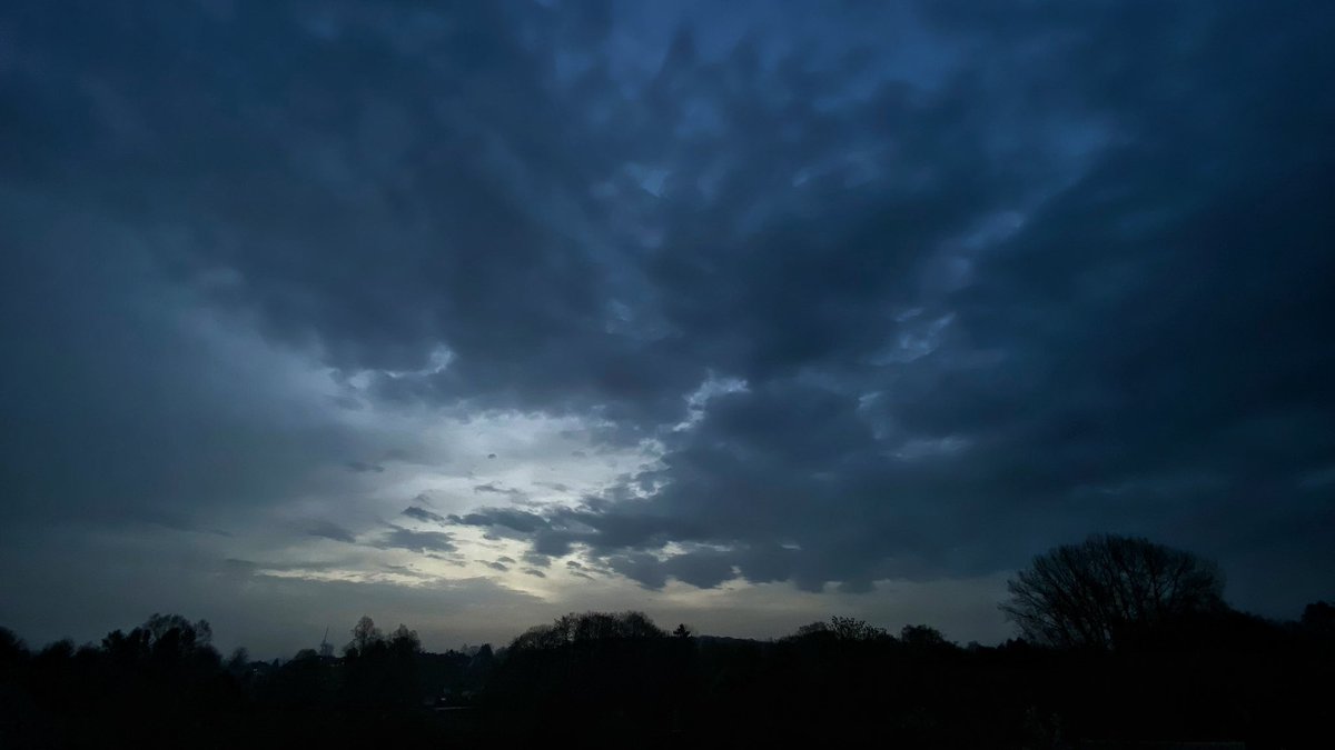 Gooooooood Morning Rammsee!

#Rammsee #Molfsee #Kiel #Sonnenaufgang #Wolken #dawn #sunrise #Morgen #6am #6uhr #morgens #dämmerung #himmel #sky #clouds #nature #panorama #natur #schleswigholstein