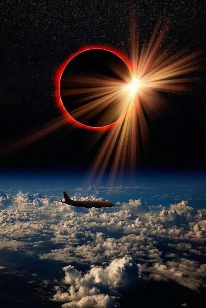 GinieSigonney's tweet photo. Old photography of an eclipse by National Geographic 🖤
.
.
.
. https://t.co/5kIEP759Pi