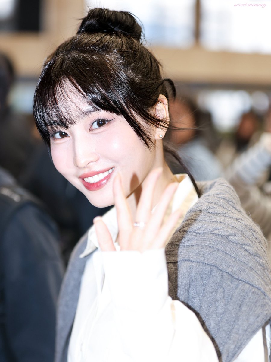 so lovely #MOMO #TWICE