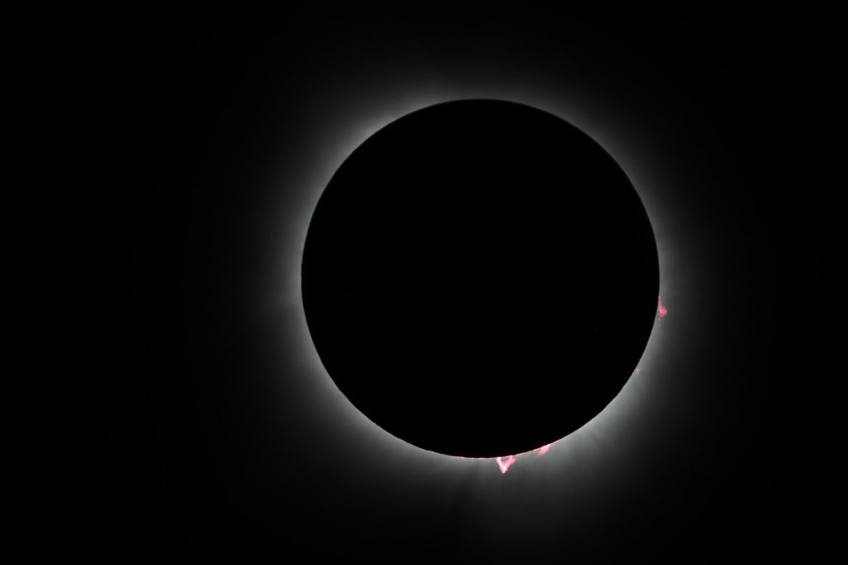 RandomRumble's tweet photo. #Eclipse2024 https://t.co/RSFCfaMtCu