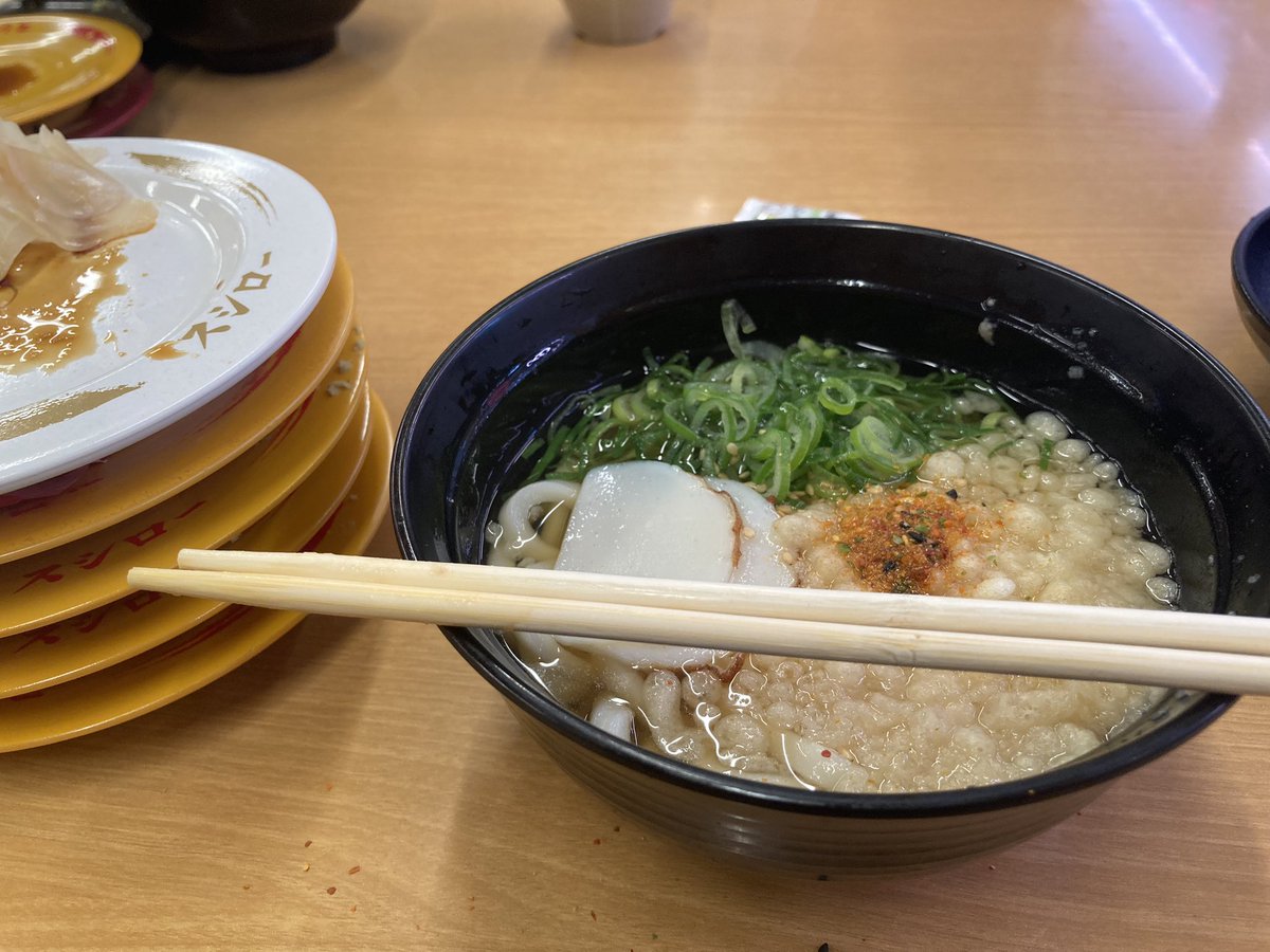 仕事仲間とお昼ごはん✨ 『スシロー』160円かけうどん ・100円1皿・120円4皿🍣740円也✨