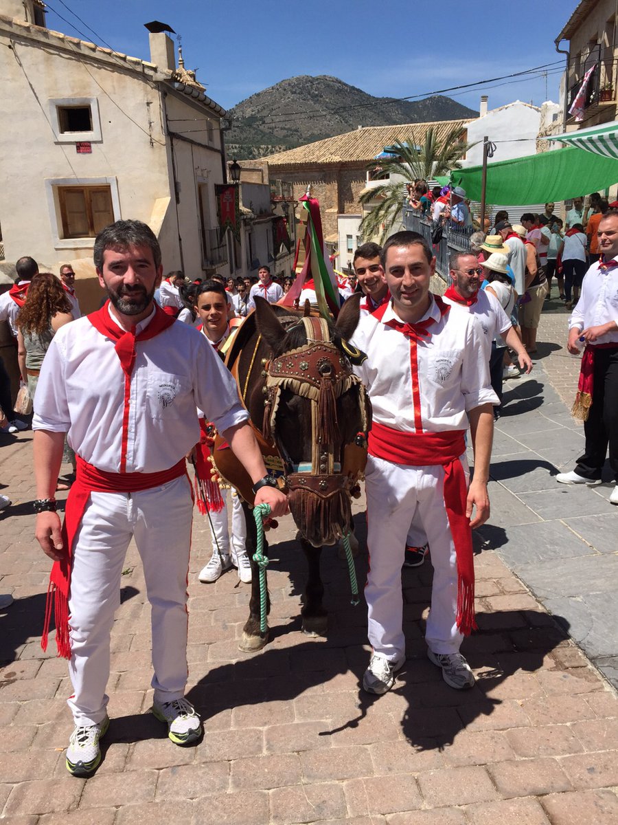 🔻🔻 Correr el 'Caballo Histórico en el 2015, fue un honor 🔻🔻
#CaballosdelVino
#2deMayo
#CaballosdelVinoUNESCO
#patrimonioinmaterialdelahumanidad
#FiestasdeCaravaca
#mayo2024
#CaravacadelaCruz
#Minipua