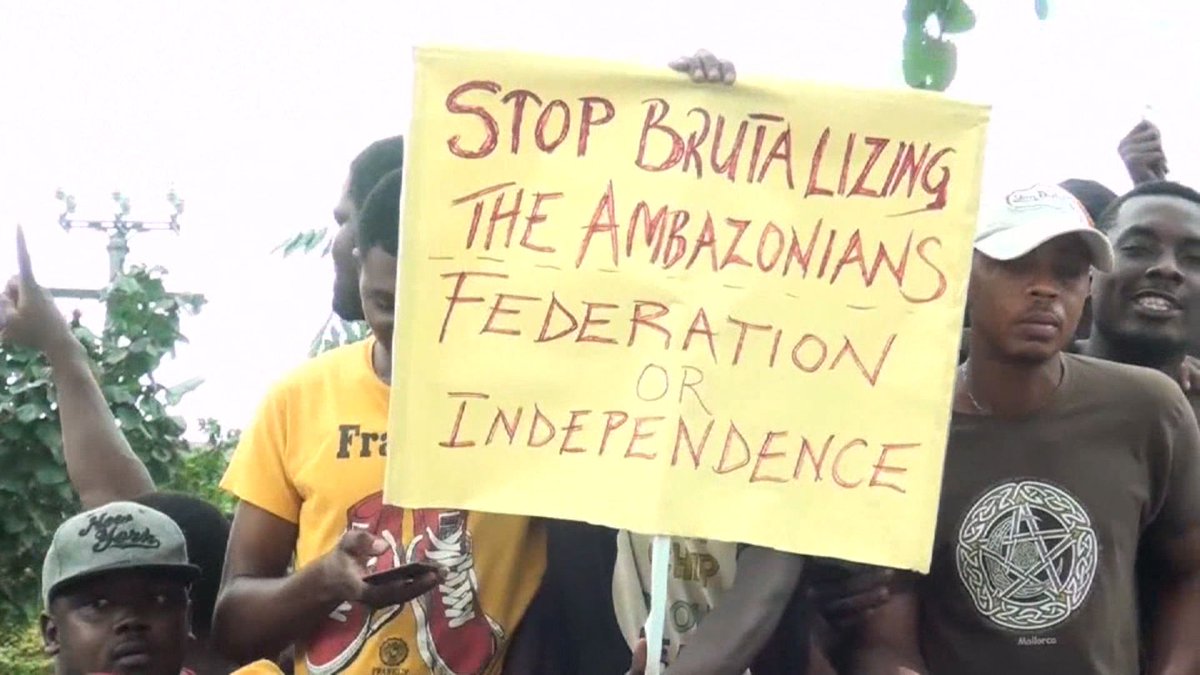 Depuis 2017, la crise anglophone au Cameroun a fait plus de 6 000 morts et d'1 million de déplacés, selon ICG.

Si le Maroc est raciste, comment peut-on définir un pays qui ostracise des habitants pour leur langue, générant des crimes contre des civils ?
#AmbazoniansLivesMatter