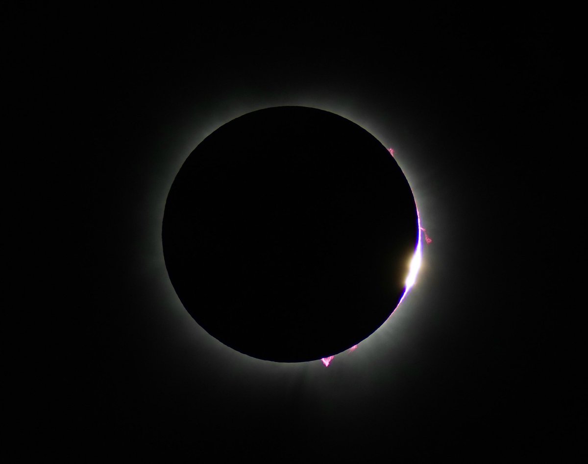 Total Solar Eclipse 2024, Dallas Tx
Taken using refractor telescope and Sony a6700
#Eclipse2024 #TotalSolarEclipse