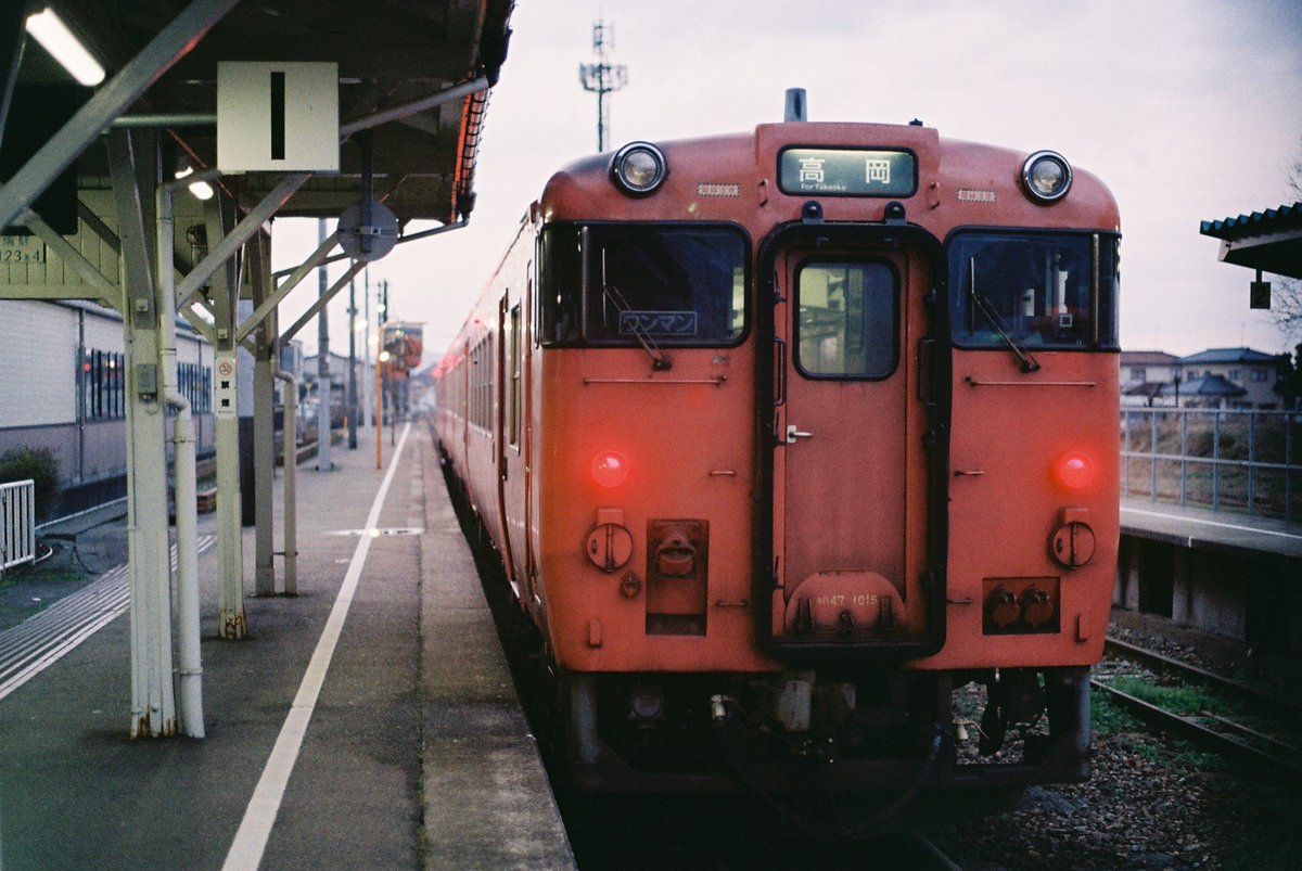 srsetotrain's tweet photo. 氷見線　
撮影　PentaxKM https://t.co/yHo9JE9QQA