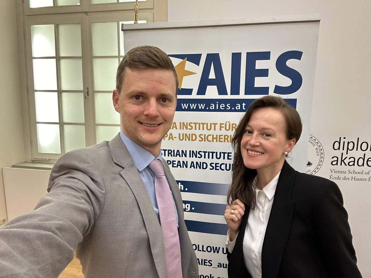 A full day of EU-China discussions at @AIES_austria in Vienna. Panel on #Taiwan adequately framed in context of Europe & security in the Indo-Pacific. Good conversation with @GudrunWacker, thanks for hosting, @MZinkanell