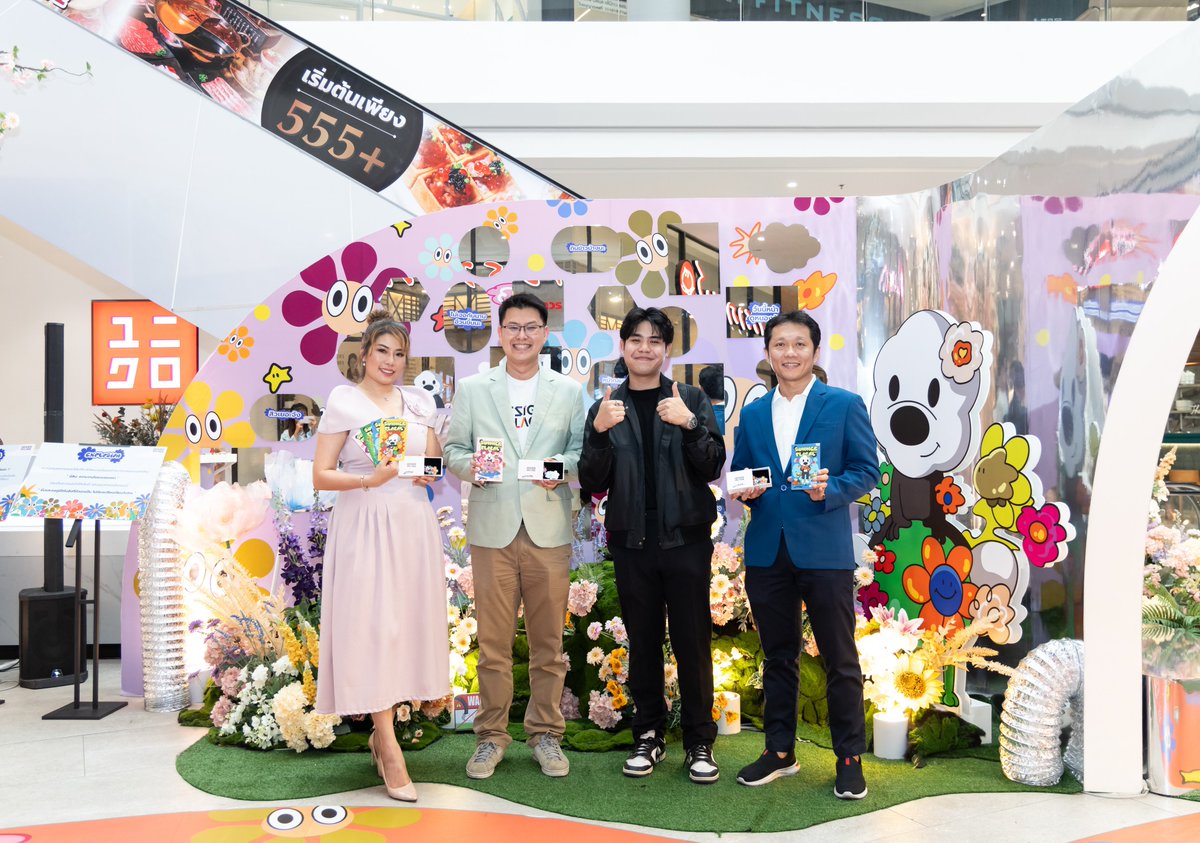 SuccessChTv's tweet image. Design Village ชวนมาคลายร้อนในบรยากาศสวนดอกไม้ ในงาน “Summer Floral Feast” พร้อมจับมือศิลปินรุ่นใหม่ JMONS ครีเอทศิลปะ Pop Art สุดคิ้วท์ ผ่านดอกไม้หลากสีสันกับ Character Starbuzz และผองเพื่อน  

successchannel.co/post_news?post…

#DesignVillageSummerfloralfeast  
#Starbuzz 
#Jmons
