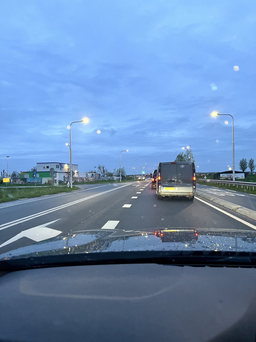 De eerste dinsdag begint goed gedurende de bouwwerkzaamheden aan de brug bij de #a7 . Voor van der Valk Volendam staat het al vast op de #n247