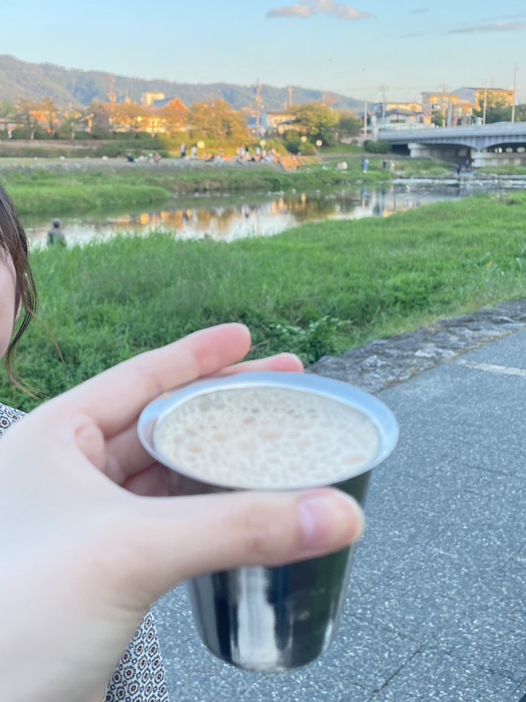 【遅めの新歓イベント第1回】
新入生の皆さんに問題です。
なぜ人はチャイを高い位置から注ぐのでしょうか❓

答えは4/17、鴨川デルタの新歓チャイ注ぎ会にて！在校生や他学生も歓迎ですよ〜🕺💃🕺💃

【場所】鴨川デルタ（詳しくはDMにて）
【時間】4/17(水)大体 15:00-

#春から同志社 
#春から同女