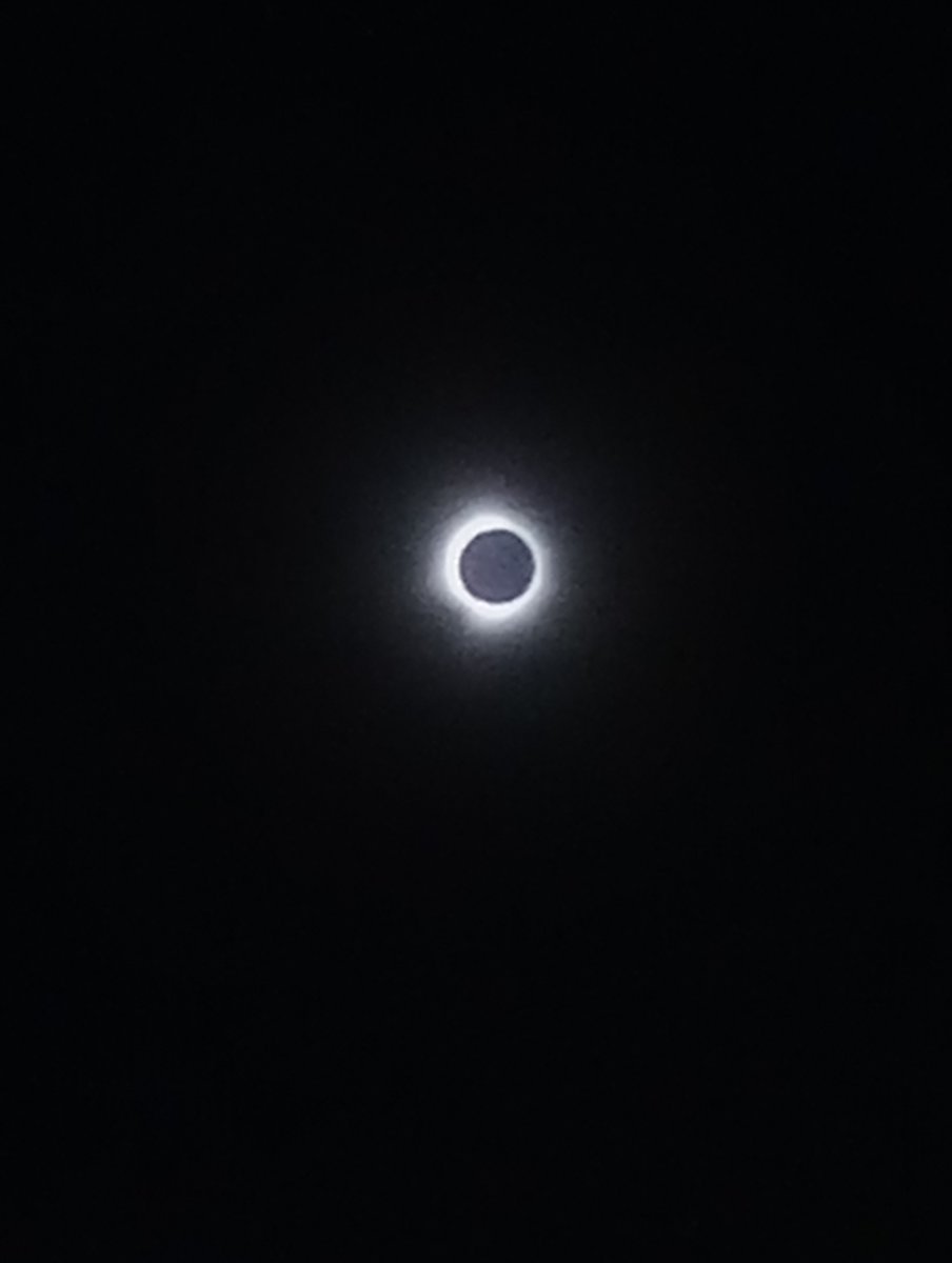 JoeIncogni2290's tweet image. Cool day today in Ohio outdoor growers experienced a power outage . #EclipseSolar2024 #ecli