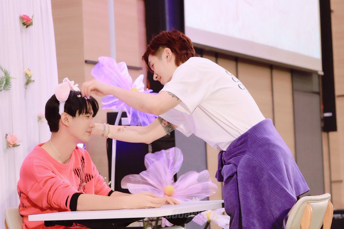 พิธีกรคนเก่ง เป็นทุกอย่างให้เจ้าของงานแล้ว น่ารักมากเลยคับ🥰
#ขุณขิมมอญ #Kimmonwillbeyourblooming