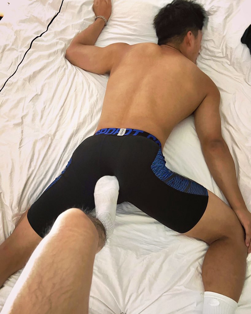571394272z's tweet photo. 表面是体院的篮球No.1
私底下也不过是个让人恶心的喝尿狗 https://t.co/wPieysotUS