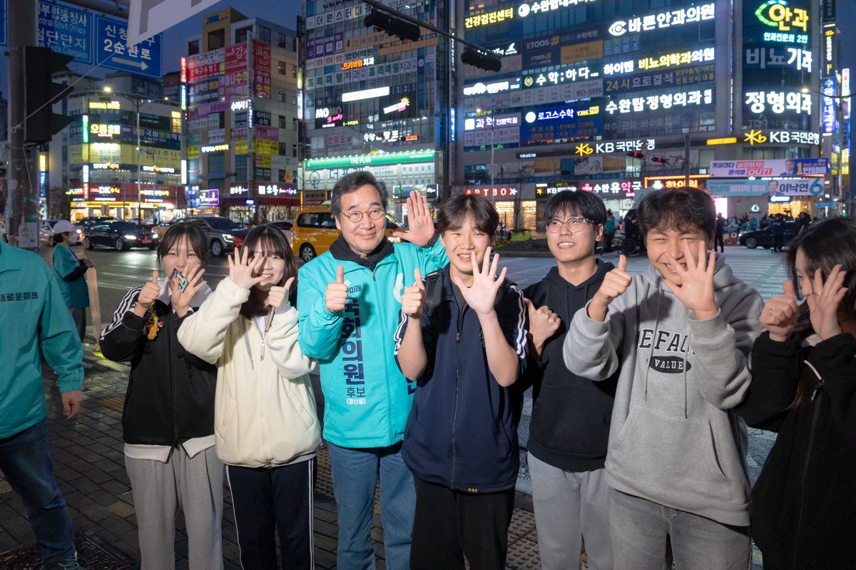 nylee21's tweet photo. <2030의 분노를 투표로>
4·10 총선거가 하루 앞으로 다가왔습니다.
윤석열 정부의 폭주를 멈춰 세우고, 정치가 일할 수 있게 해야 합니다. 청년들을 위한 일자리를 늘리고, 아이 낳아 키우기 좋은 나라를 만들어야 합니다. 
내일 꼭 투표에 참여해서 여러분의 미래를 열어나가시기 바랍니다. https://t.co/90Hm3GOPcd