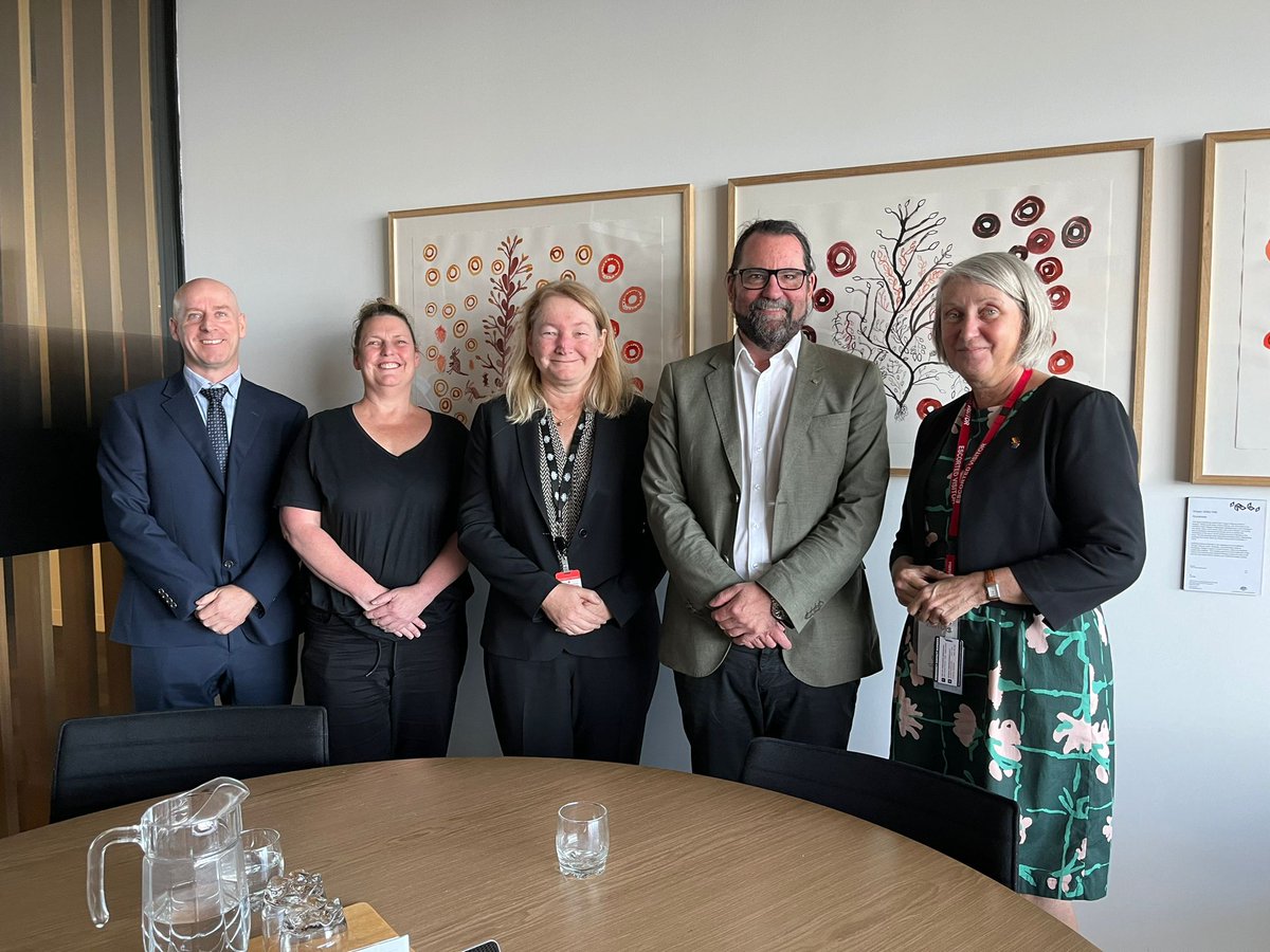 Fruitful 🎉 exchange of Ambassador Grzeski with @AusGovInfra and @AusGovArts Philip Smith, Amanda Morley, Ann Campton and Dr. Stephen Arnott on their important work and ongoing plans for the return of ancestral human remains from 🇩🇪 Germany to 🇦🇺Australia. #AustraliaGermany