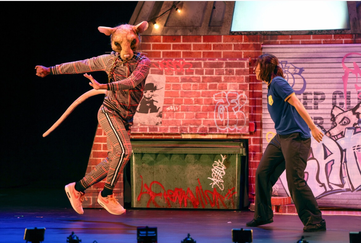 Maryam Master (@maryam_master) on Twitter photo Come see our deliciously gruesome production of RATBURGER these school holidays!
Huge thanks to the incomparable David Walliams & the best cast & crew anyone could ever hope for 🐀
<a href="/CDPTheatre/">CDPTheatreProducers</a> <a href="/davidwalliams/">David Walliams HQ</a>
#ratburger #davidwalliams #sydneyoperahouse #sweeneytoddforkids Come see our deliciously gruesome production of RATBURGER these school holidays!
Huge thanks to the incomparable David Walliams & the best cast & crew anyone could ever hope for 🐀
<a href="/CDPTheatre/">CDPTheatreProducers</a> <a href="/davidwalliams/">David Walliams HQ</a>
#ratburger #davidwalliams #sydneyoperahouse #sweeneytoddforkids